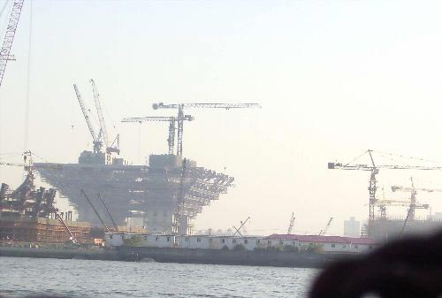 中國2010年上海世博會中國館于2009年1月4日實現(xiàn)主體結(jié)構(gòu)封頂。按計劃，中國館工程項目將于今年9月全部完工，并于當月30日交付布展。