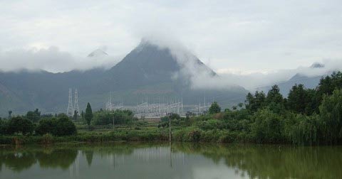 500千伏芝堰變青年突擊隊(duì)曹瑩/攝